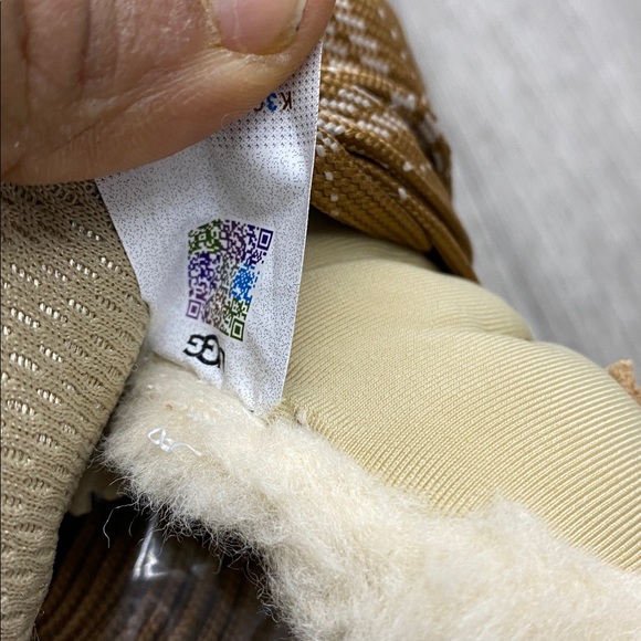 UGG Lowmel Sneakers – Women’s Casual Shoes – Comfortable & Stylish – Authentic - Picture 9 of 9